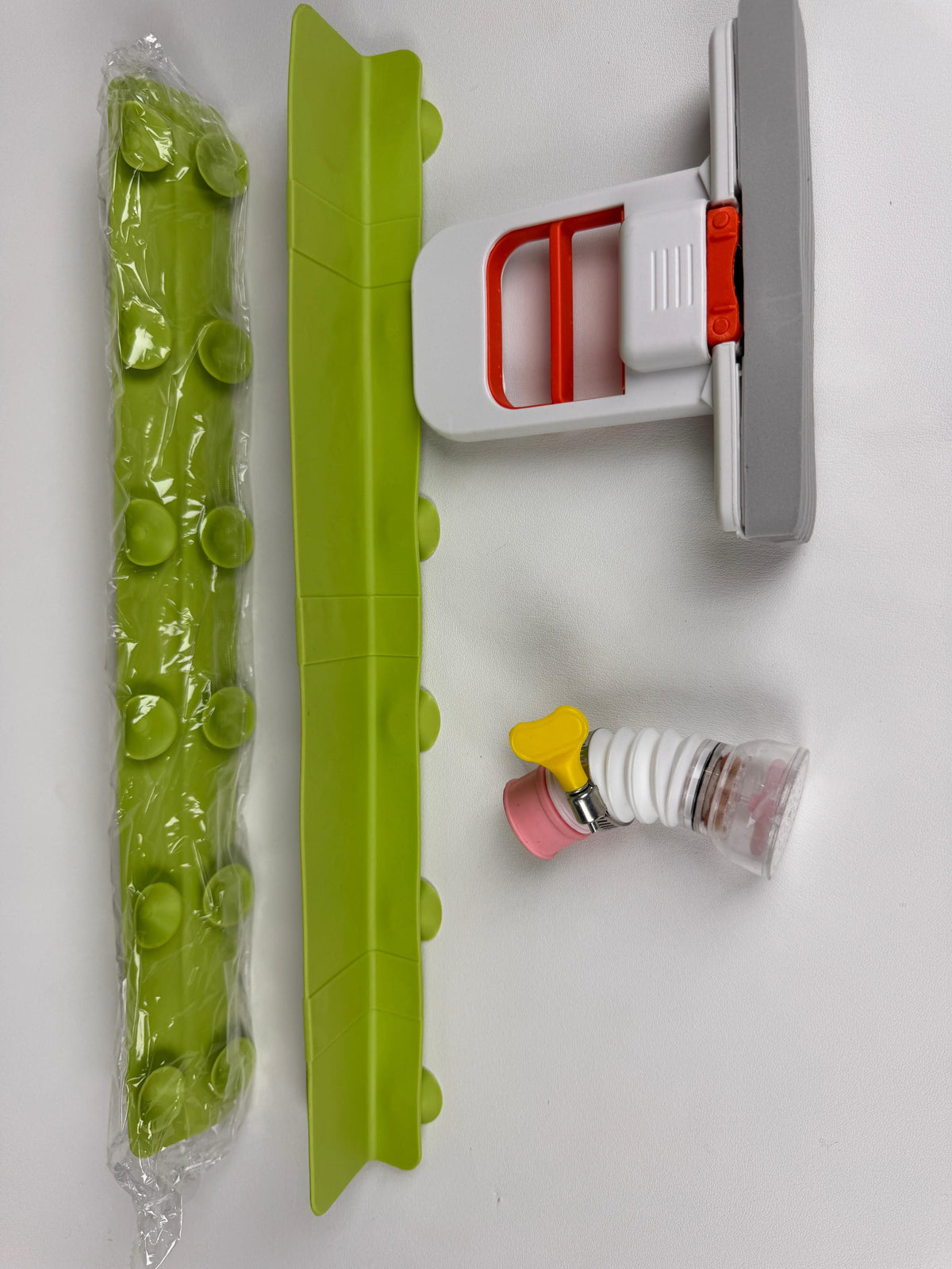4-Piece Kitchen Cleaning Set – Sink Splash Guard, Mini Mop & Faucet Clip
